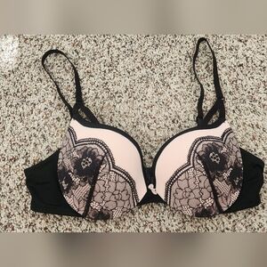 Maidenform Black and Cream Lace Bra